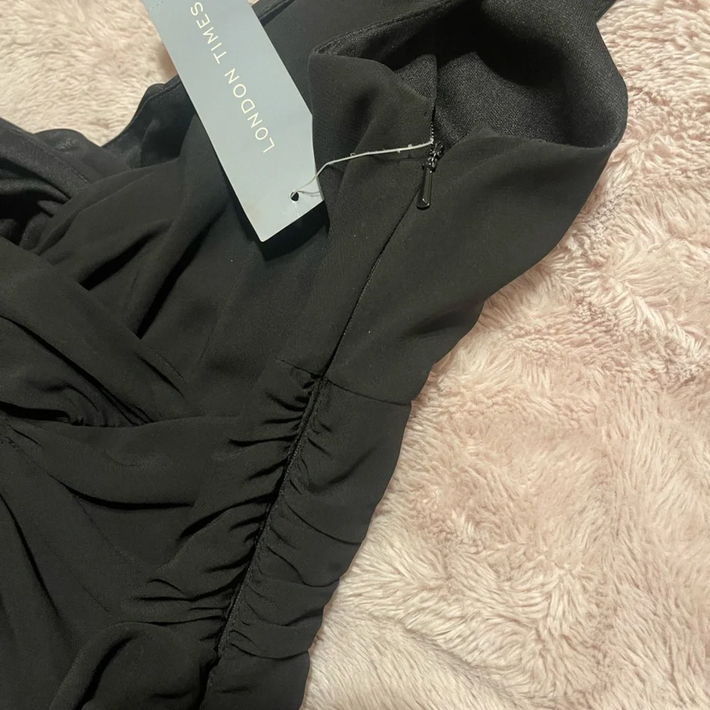 London Times Black Sheer Formal Dress size 6 - Picture 6 of 9